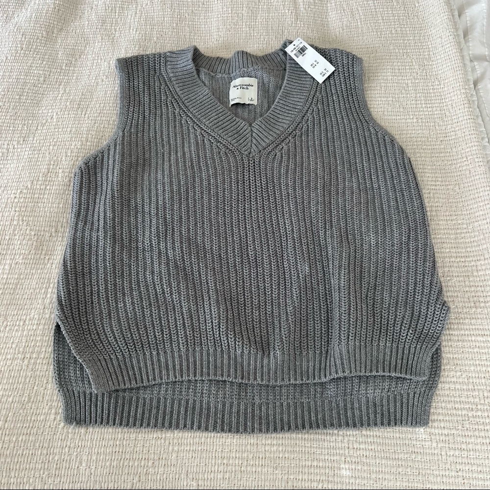 Abercrombie sweater vest - NWT Sz S